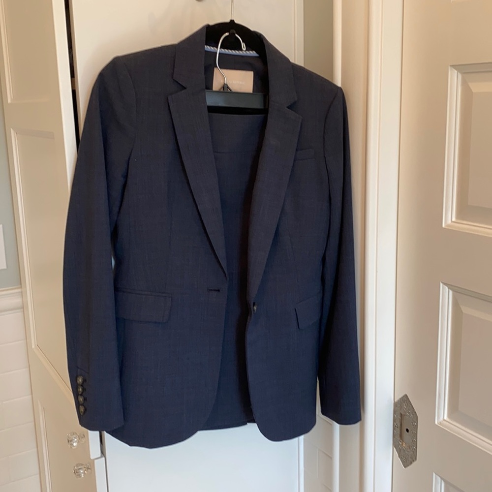 Banana Republic light weight skirt suit